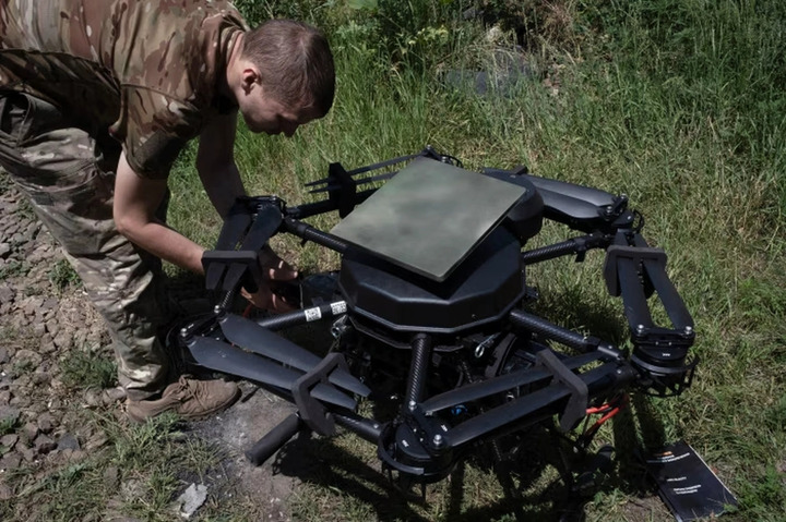 Mỹ siết Starlink, UAV của Ukraine hụt hơi trên chiến trường- Ảnh 2. Mỹ siết Starlink, UAV của Ukraine hụt hơi trên chiến trường- Ảnh 2.