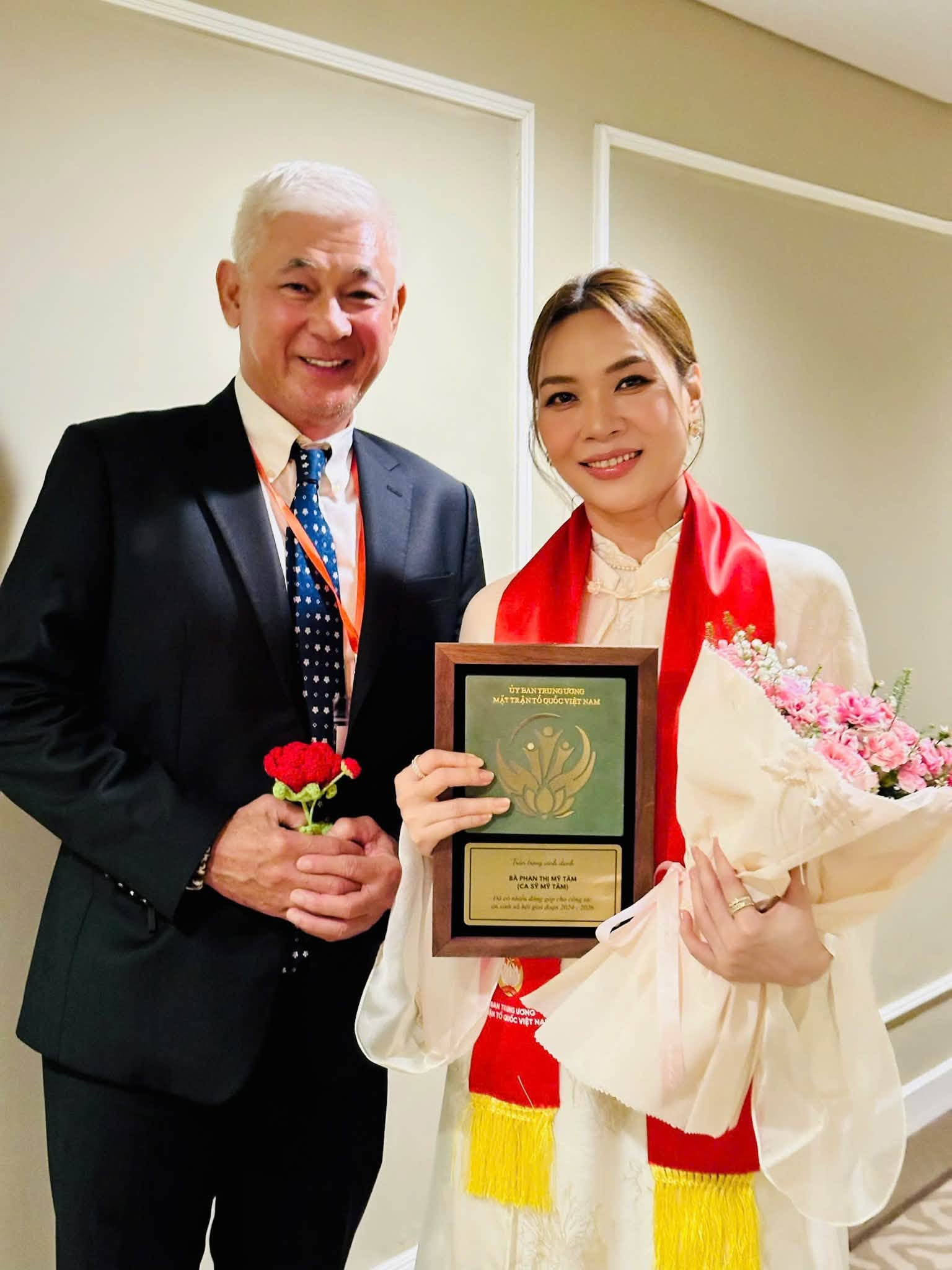 Vệ sĩ lớn tuổi đăng ảnh chụp chung với Mỹ Tâm sau hơn 1 năm lên tiếng về tin đồn có con chung - Ảnh 3.