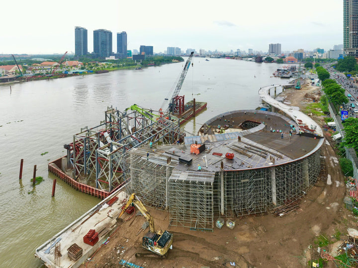 Đúng 4h sáng nay 18/10: Khối thép 3.400 tấn hình lá dừa bắt đầu đi 124km đường sông về TP.HCM, mọi tàu thuyền phải tránh xa 5km- Ảnh 4.