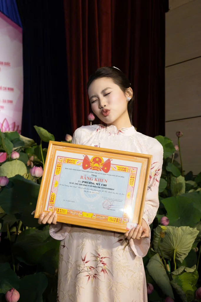Cô gái quê TP.HCM 19 tuổi tự lập công ty, làm show miễn phí, liên tục được khen thưởng cấp quốc gia- Ảnh 11.