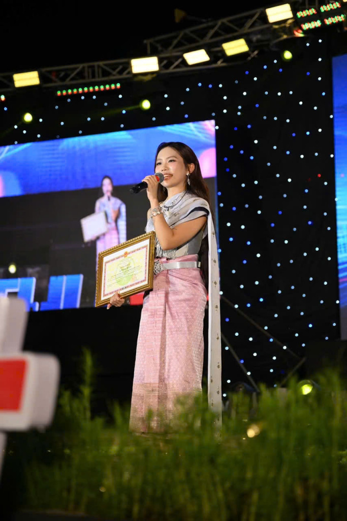 Cô gái quê TP.HCM 19 tuổi tự lập công ty, làm show miễn phí, liên tục được khen thưởng cấp quốc gia- Ảnh 7.