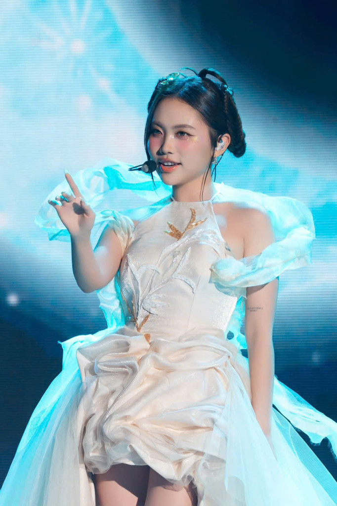 Cô gái quê TP.HCM 19 tuổi tự lập công ty, làm show miễn phí, liên tục được khen thưởng cấp quốc gia- Ảnh 3.