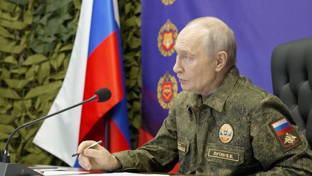 Nga bắn vũ khí lạ ở Kiev, sóng xung kích lan rộng - TT Putin xuất hiện với hình ảnh hiếm, loạt nước xôn xao- Ảnh 4. Nga bắn vũ khí lạ ở Kiev, sóng xung kích lan rộng - TT Putin xuất hiện với hình ảnh hiếm, loạt nước xôn xao- Ảnh 4.