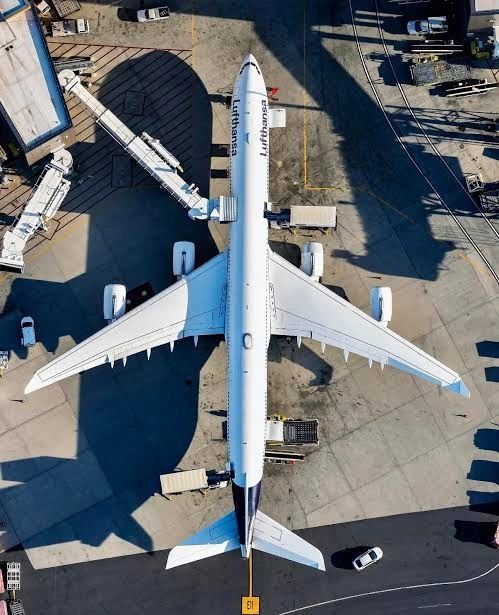 Hôm nay - 19/10, siêu máy bay dài hơn 75 m, sải cánh hơn 63 m, có tới 4 động cơ Rolls-Royce của một hãng hàng không chính thức bị