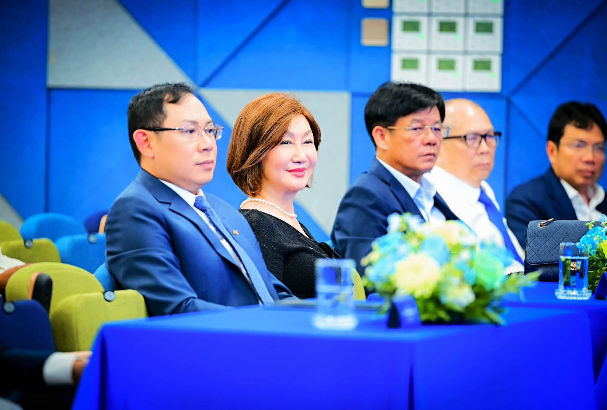 Người Phụ Nữ &Quot;Trên Cả Tuyệt Vời&Quot; Đối Với Chủ Tịch Acb Trần Hùng Huy - Ảnh 4.