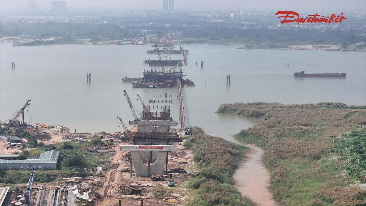 Cầu Thượng Cát sau một năm thi công: Ba trụ tháp dần thành hình giữa sông Hồng- Ảnh 12.
