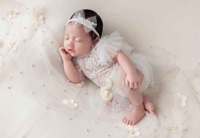 Con gái út của Hoa hậu Đặng Thu Thảo hiếm hoi lên sóng, vẻ ngoài xinh đẹp khiến dân tình trầm trồ- Ảnh 4.