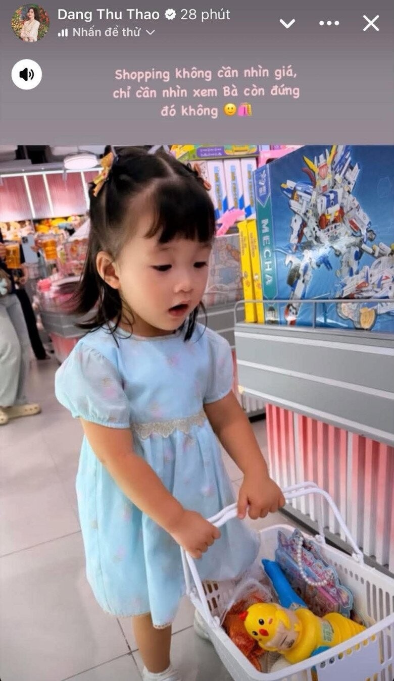 Con gái út của Hoa hậu Đặng Thu Thảo hiếm hoi lên sóng, vẻ ngoài xinh đẹp khiến dân tình trầm trồ- Ảnh 3.