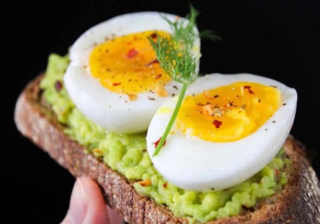 Ăn trứng gà luộc mỗi sáng suốt 1 năm, người phụ nữ 63 tuổi bất ngờ khi đi khám - Ảnh 2.