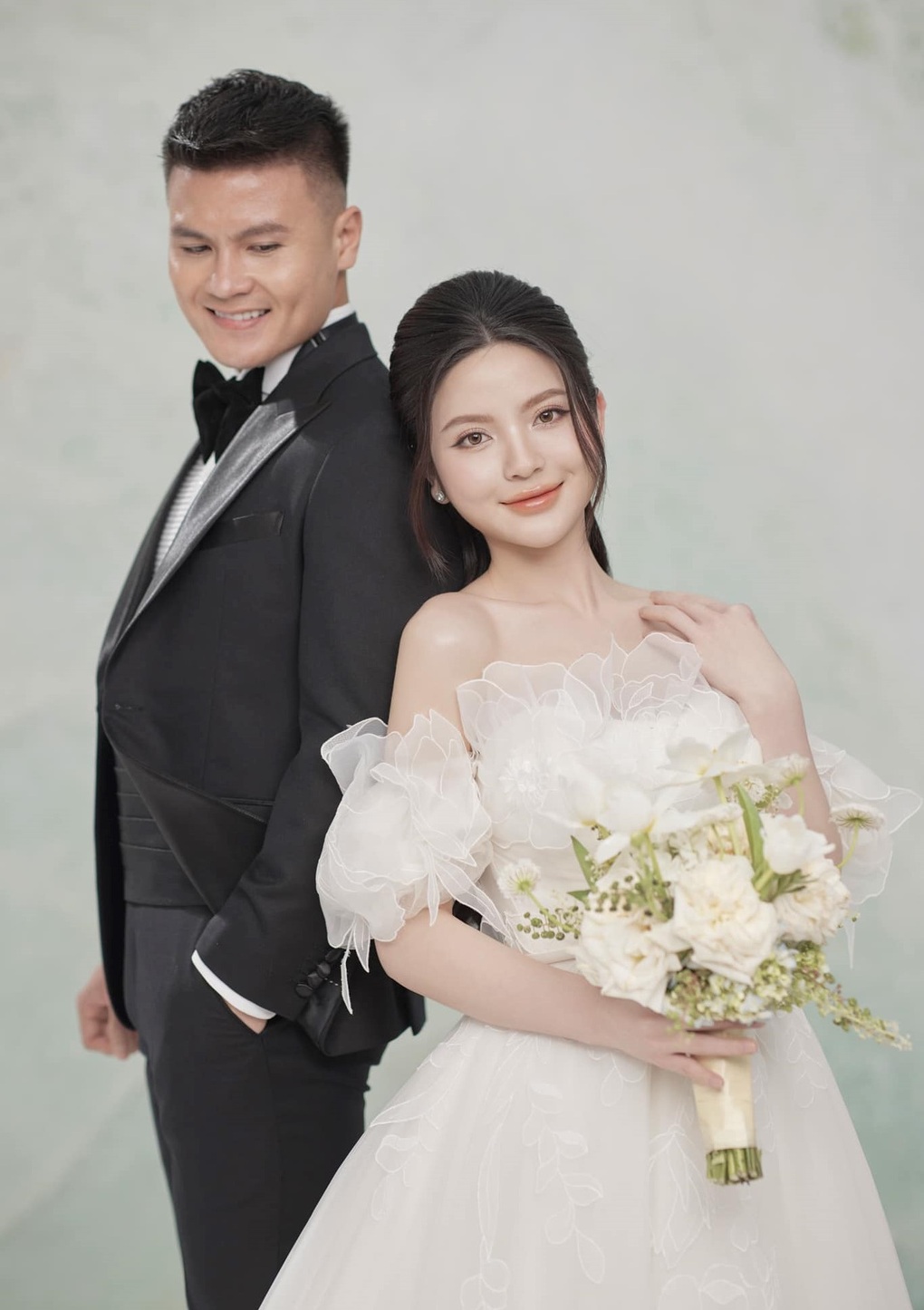 Xôn xao phong cách của Chu Thanh Huyền khi ra sân cổ vũ Quang Hải- Ảnh 5.