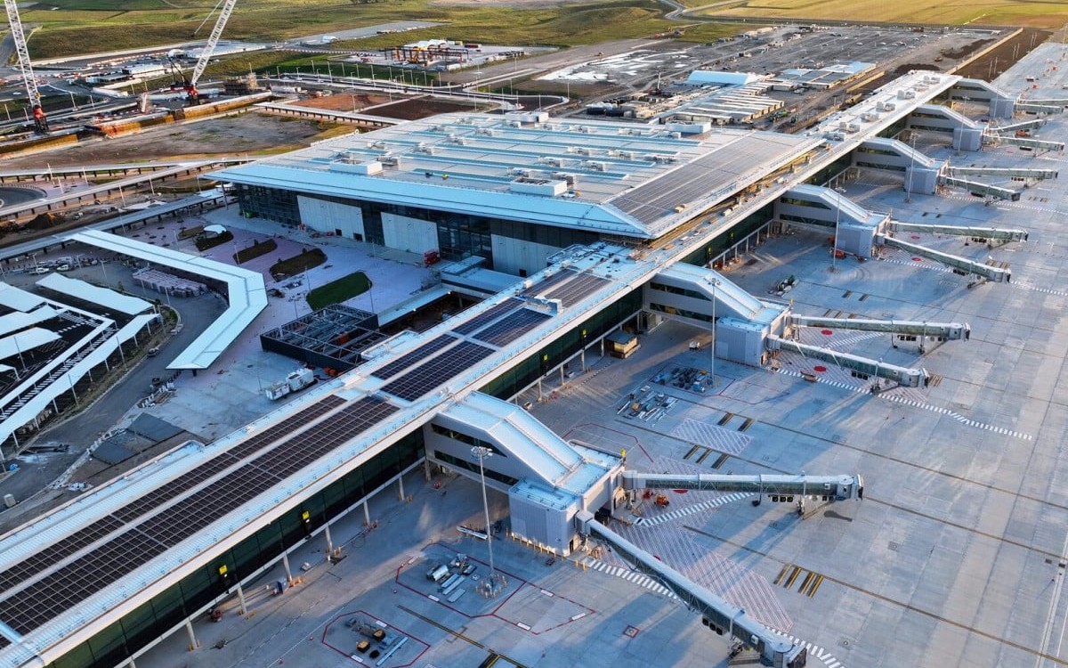 Sân bay quốc tế 4 tỷ USD mà Vietjet sắp khai thác đường bay: Chỉ có 6 chuyến/ngày, đường sắt kết nối chưa xong, đi bus cũng tốn gần 1 triệu đồng mới tới trung tâm 