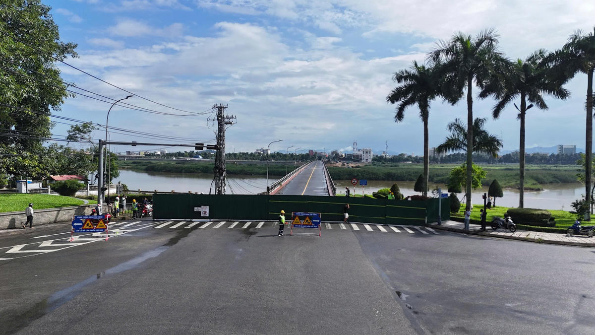Quảng Ngãi: Đóng cầu Trà Khúc 1 cũ, người dân đi lại thế nào?- Ảnh 1.