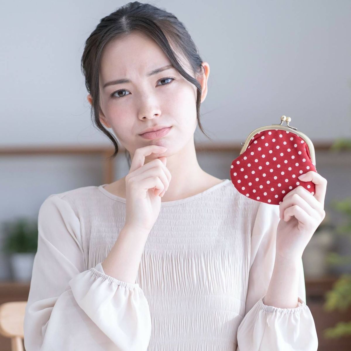 7 khoản chi dễ khiến phụ nữ tuổi 40 “mất tiền mà không thấy mình tiêu gì” - Ảnh 1.