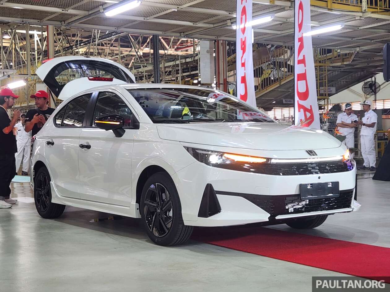 Honda City Hatchback nhiều người Việt mong chờ ra mắt: Màn 10inch ngay từ bản base, thêm loạt công nghệ an toàn chưa có trên City 'bản Việt' - Ảnh 1.