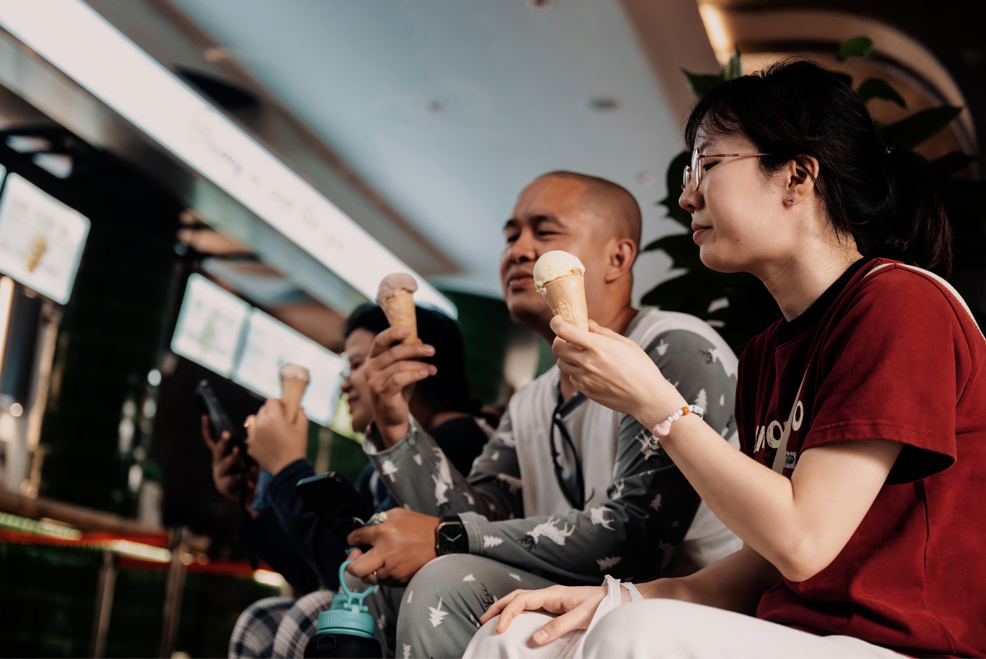 Việt Nam có 1 hàng kem bình dân được nữ Thủ tướng nước giàu bậc nhất thế giới tự mua cho cả đoàn, người giữ công thức từng chỉ học làm kem đúng 1 tháng- Ảnh 10.