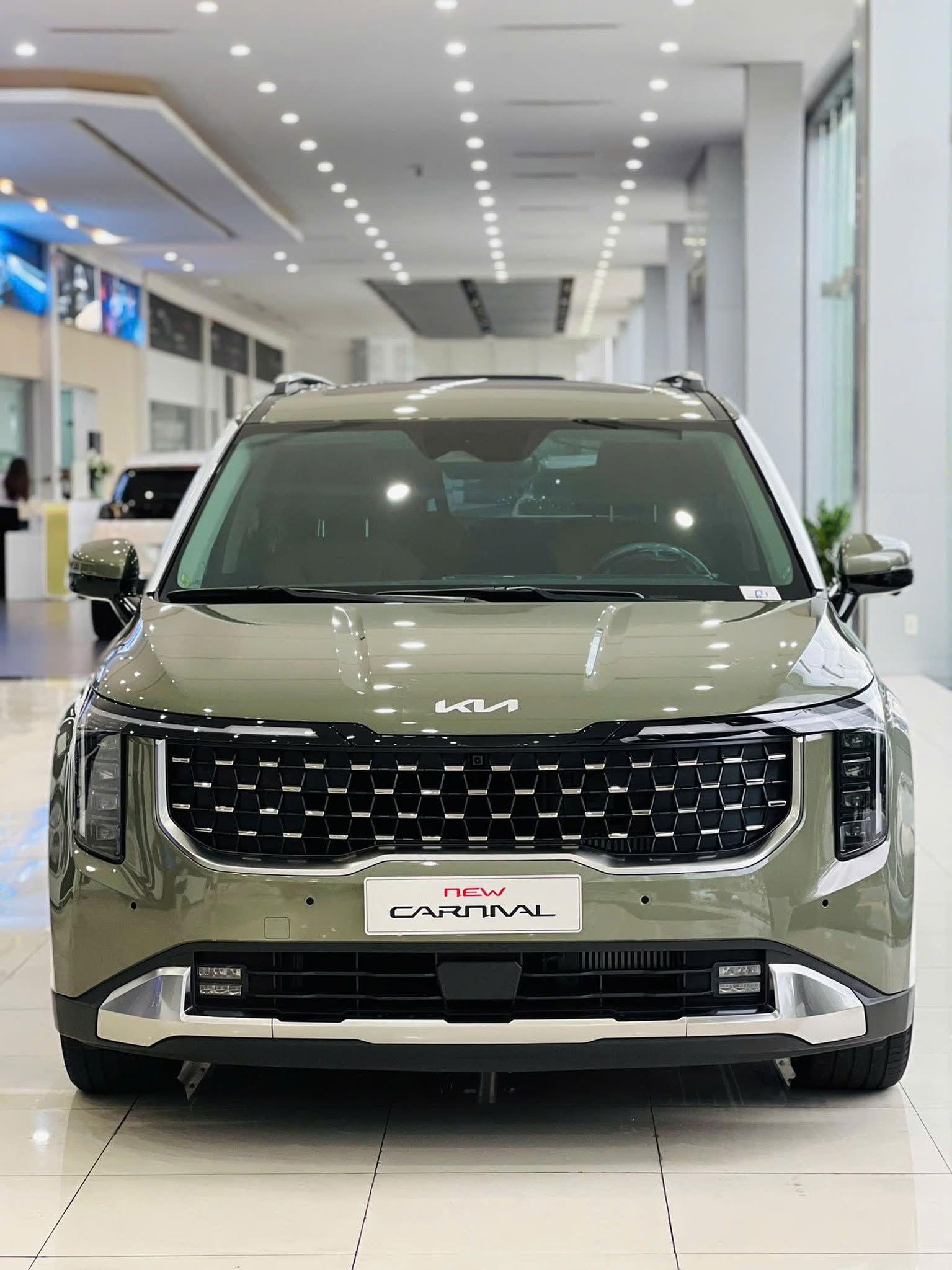 Kia Carnival giảm giá tới 170 triệu tại đại lý, mua mới rẻ như mua cũ - Ảnh 3.