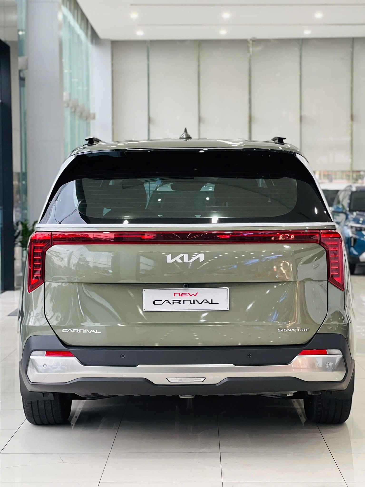 Kia Carnival giảm giá tới 170 triệu tại đại lý, mua mới rẻ như mua cũ - Ảnh 4.