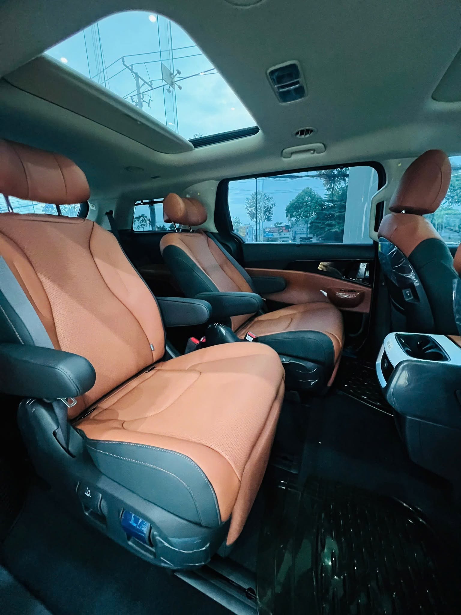 Kia Carnival giảm giá tới 170 triệu tại đại lý, mua mới rẻ như mua cũ - Ảnh 7.