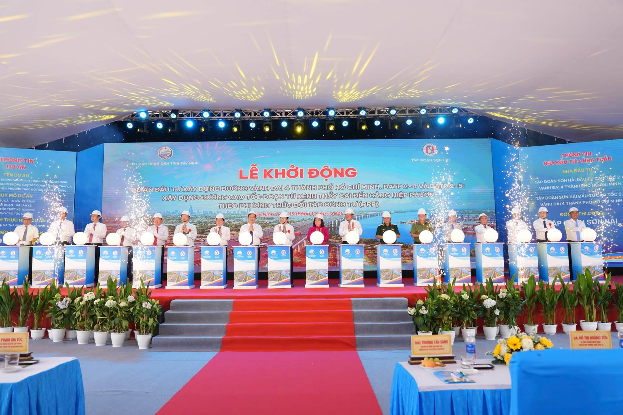 Sơn Hải đang xây một công trình thuộc dạng "bậc nhất, hạng nhất" Việt Nam: Chủ tịch Tập đoàn trực tiếp cam kết, đầu tư 43.298 tỷ đồng, nằm trên 2 tỉnh - thành phố, dự kiến khai thác ngay trong 2029 - Ảnh 1. Sơn Hải đang xây một công trình thuộc dạng "bậc nhất, hạng nhất" Việt Nam: Chủ tịch Tập đoàn trực tiếp cam kết, đầu tư 43.298 tỷ đồng, nằm trên 2 tỉnh - thành phố, dự kiến khai thác ngay trong 2029 - Ảnh 1.