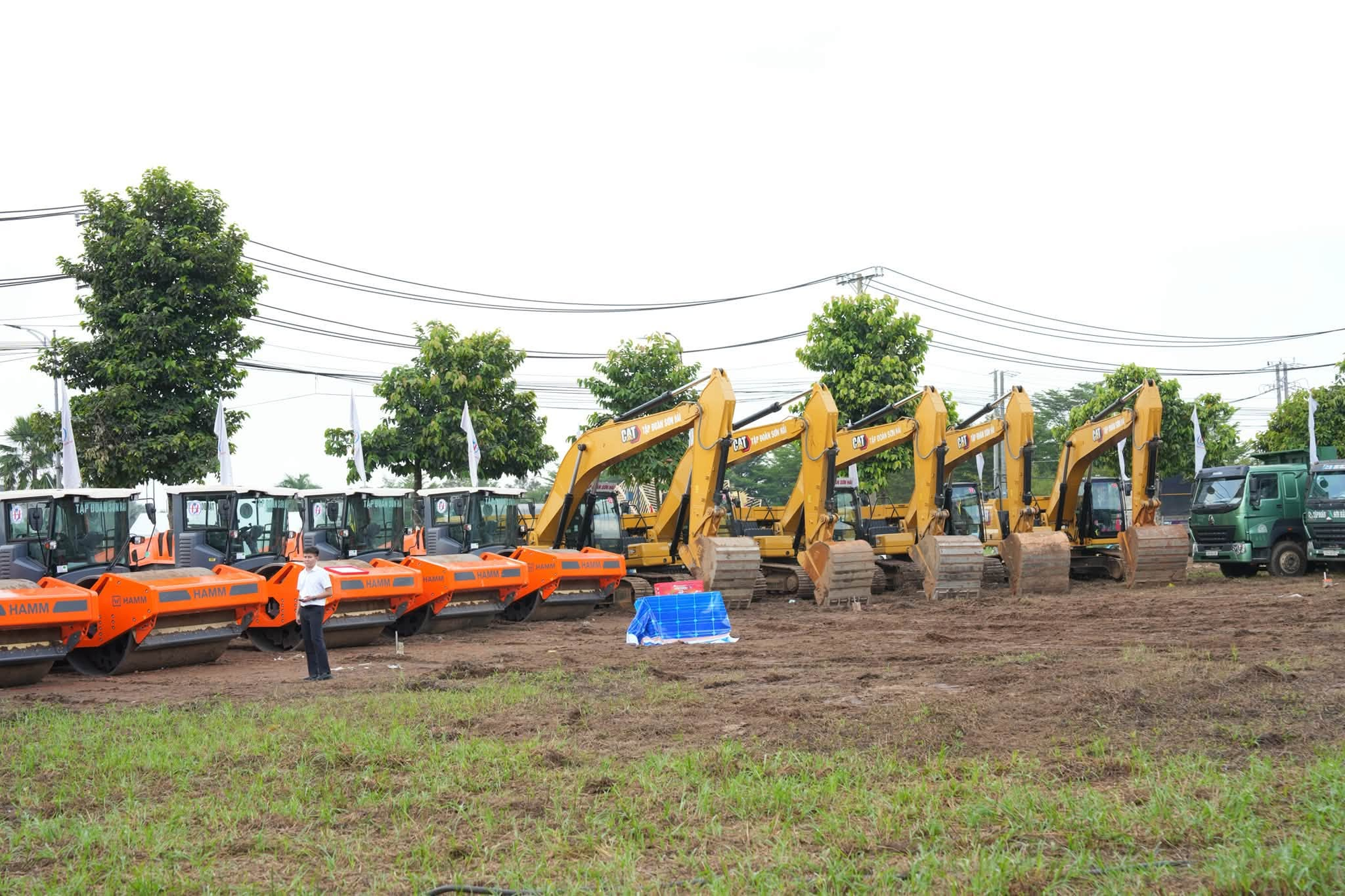 Sơn Hải đang xây một công trình thuộc dạng "bậc nhất, hạng nhất" Việt Nam: Chủ tịch Tập đoàn trực tiếp cam kết, đầu tư 43.298 tỷ đồng, nằm trên 2 tỉnh - thành phố, dự kiến khai thác ngay trong 2029 - Ảnh 2. Sơn Hải đang xây một công trình thuộc dạng "bậc nhất, hạng nhất" Việt Nam: Chủ tịch Tập đoàn trực tiếp cam kết, đầu tư 43.298 tỷ đồng, nằm trên 2 tỉnh - thành phố, dự kiến khai thác ngay trong 2029 - Ảnh 2.