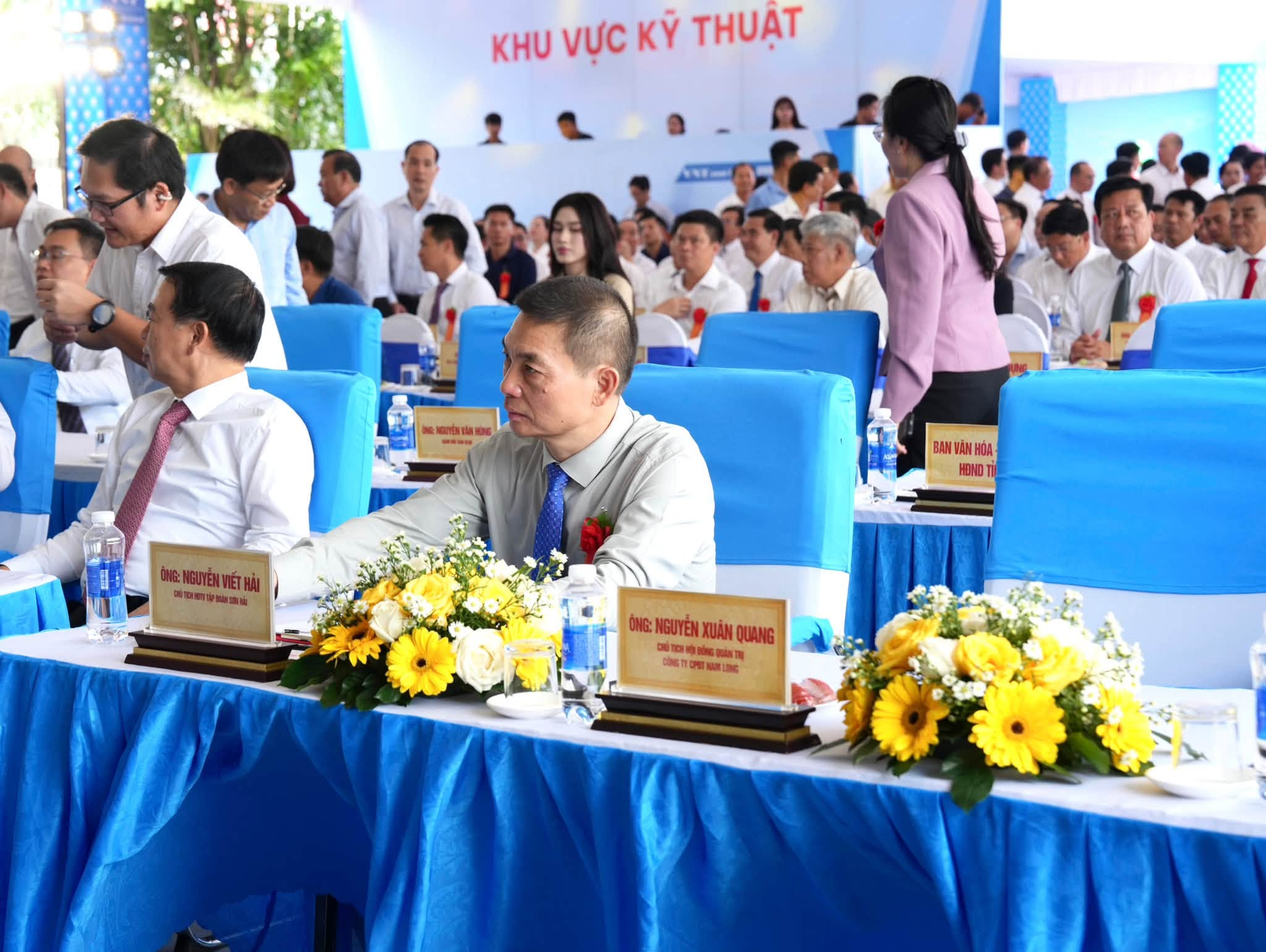 Sơn Hải đang xây một công trình thuộc dạng "bậc nhất, hạng nhất" Việt Nam: Chủ tịch Tập đoàn trực tiếp cam kết, đầu tư 43.298 tỷ đồng, nằm trên 2 tỉnh - thành phố, dự kiến khai thác ngay trong 2029 - Ảnh 4. Sơn Hải đang xây một công trình thuộc dạng "bậc nhất, hạng nhất" Việt Nam: Chủ tịch Tập đoàn trực tiếp cam kết, đầu tư 43.298 tỷ đồng, nằm trên 2 tỉnh - thành phố, dự kiến khai thác ngay trong 2029 - Ảnh 4.