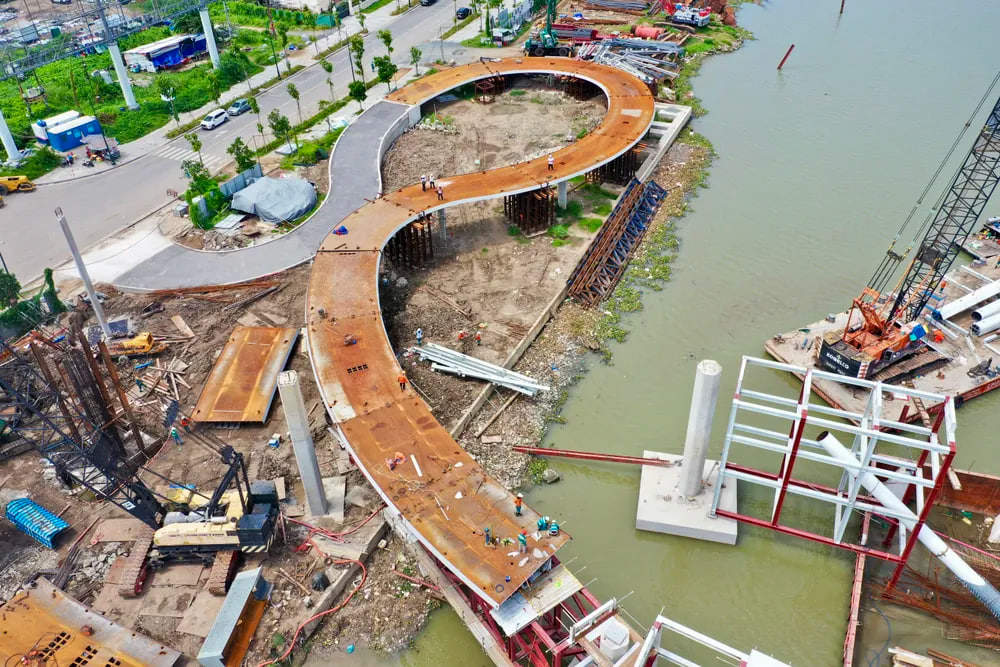 Đúng 2h sáng 21/10, sông Sài Gòn sẽ “nhường đường” 16 tiếng cho một khối thép hình lá dừa nặng bằng hơn 2.000 chiếc ô tô- Ảnh 4. Đúng 2h sáng 21/10, sông Sài Gòn sẽ “nhường đường” 16 tiếng cho một khối thép hình lá dừa nặng bằng hơn 2.000 chiếc ô tô- Ảnh 4.