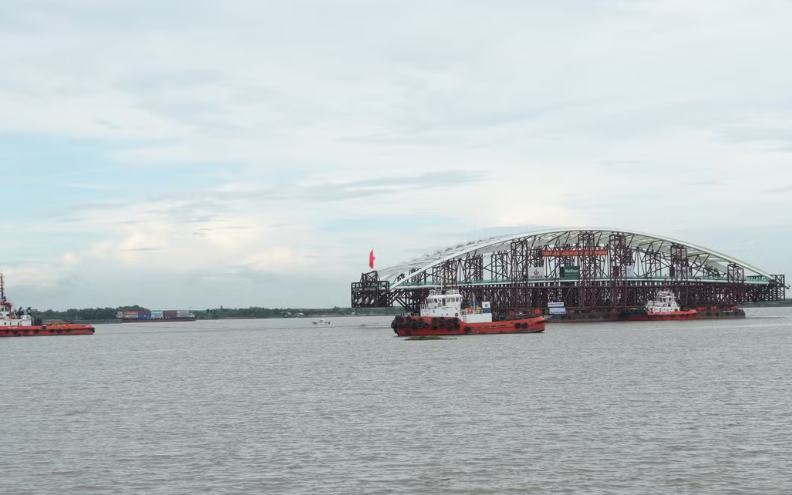 Phát hiện khối thép siêu trường nặng 3.400 tấn đang tiến về trung tâm TP.HCM, chuẩn bị thực hiện nhiệm vụ quan trọng
