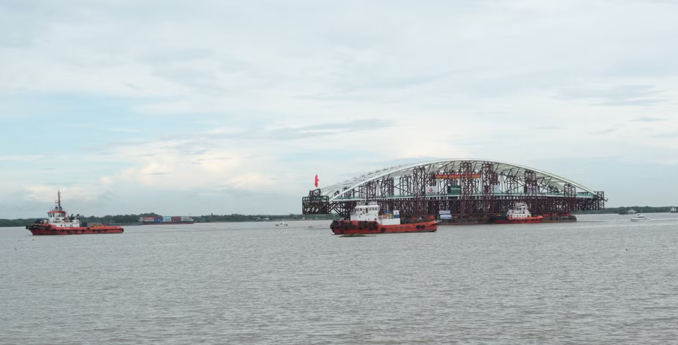 Phát hiện khối thép siêu trường  3.400 tấn đang tiến về trung tâm TP.HCM, chuẩn bị thực hiện nhiệm vụ quan trọng - Ảnh 1.