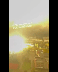 Nga bắn vũ khí lạ ở Kiev, sóng xung kích lan rộng - TT Putin xuất hiện với hình ảnh hiếm, loạt nước xôn xao- Ảnh 3. Nga bắn vũ khí lạ ở Kiev, sóng xung kích lan rộng - TT Putin xuất hiện với hình ảnh hiếm, loạt nước xôn xao- Ảnh 3.