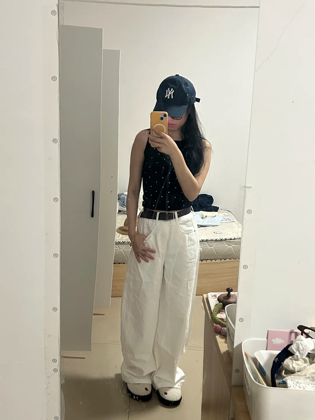 Phòng trọ 2 giường đơn công ty cấp cho nữ kế toán SN 2002 khiến cô không ngủ nổi- Ảnh 4.