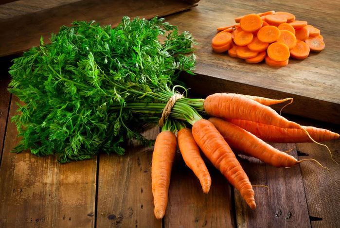 Ăn cà rốt mỗi ngày, người phụ nữ 50 tuổi bất ngờ khi đi khám - Ảnh 2.