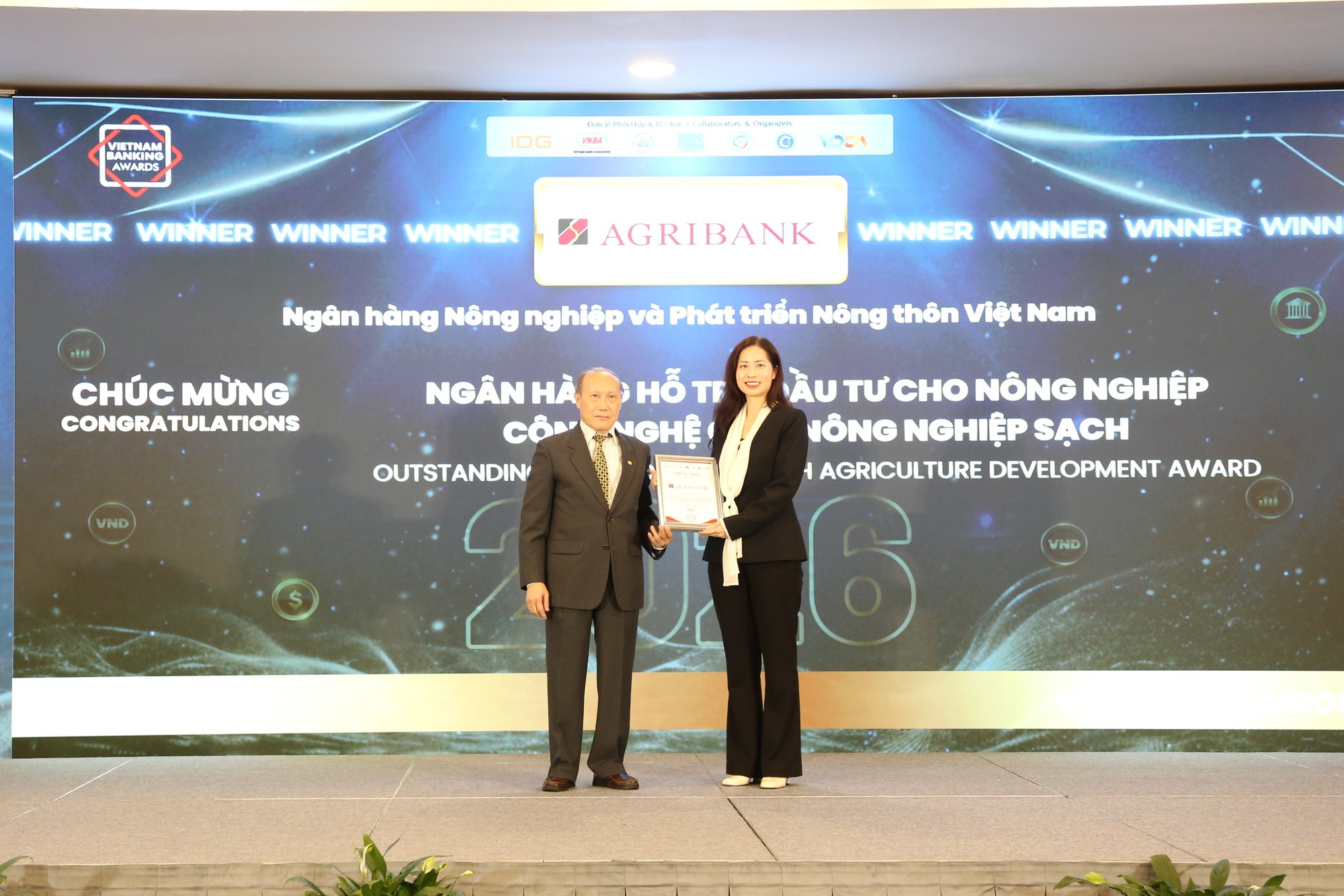 Agribank được vinh danh 3 giải thưởng Ngân hàng Việt Nam tiêu biểu 2026 - Ảnh 1. Agribank được vinh danh 3 giải thưởng Ngân hàng Việt Nam tiêu biểu 2026 - Ảnh 1.