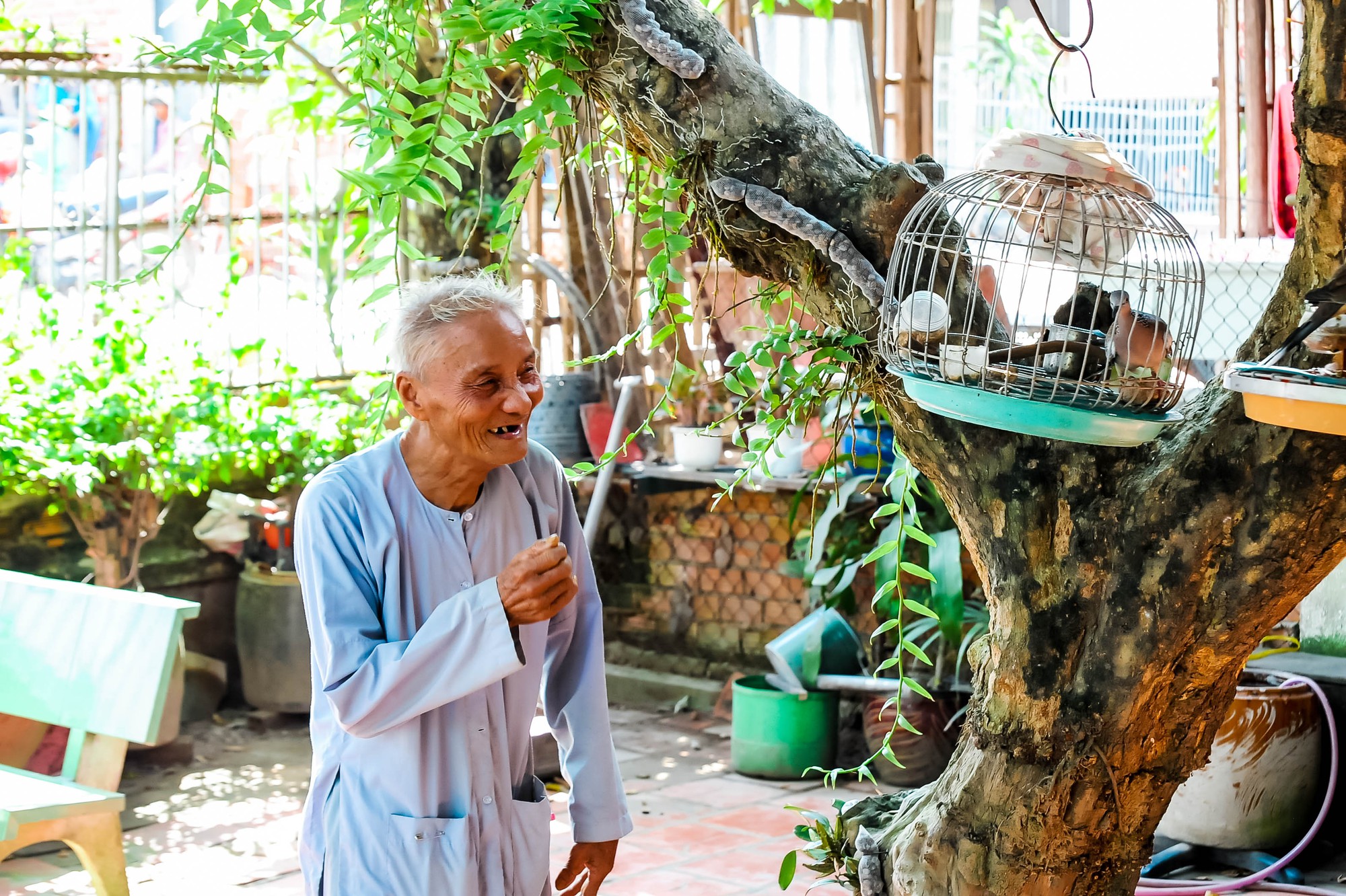 Tuổi thọ 74,7 nhưng chỉ 65,4 năm sống khỏe: Khi tuổi già cần người chăm sóc, tiền đâu để trả? - Ảnh 1.