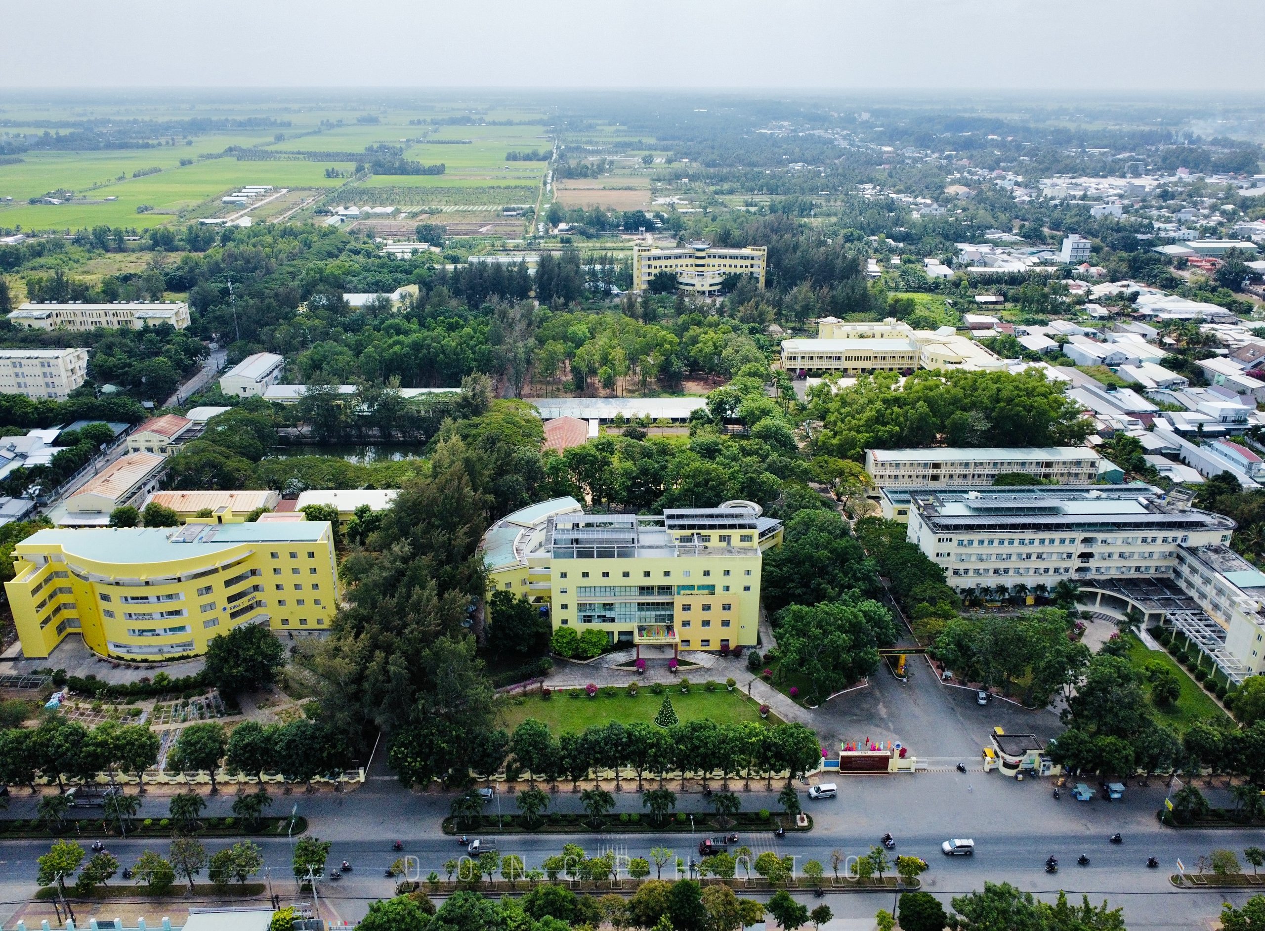 Việt Nam đang chứng kiến CLB đại học có doanh thu 1.000 tỷ đồng phình to: Xuất hiện nguồn thu tăng gấp 11 lần, nhiều trường còn vượt ngưỡng 2.000 tỷ đồng - Ảnh 2.