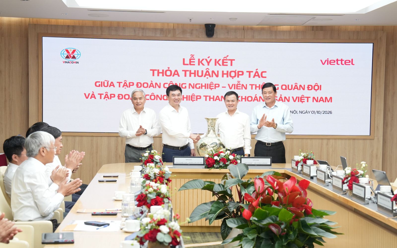Doanh nghiệp khai thác 40 triệu tấn than/năm bắt tay Viettel, muốn thử nghiệm đưa robot vào đào lò