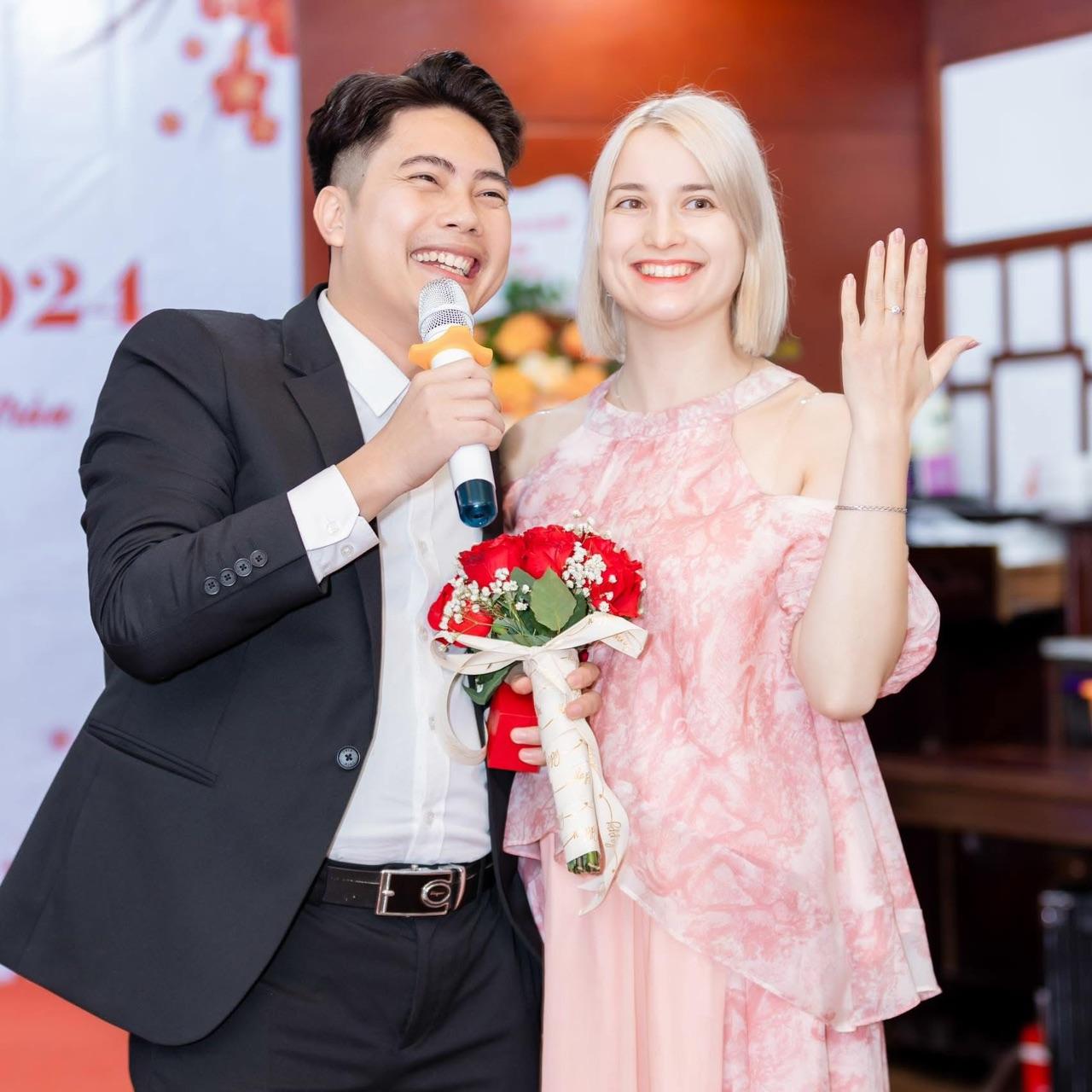 Cô gái Nga phải lòng sếp người Việt chỉ sau vài ngày, mẹ chồng nàng dâu mâu thuẫn nảy lửa vì 1 chuyện- Ảnh 1.