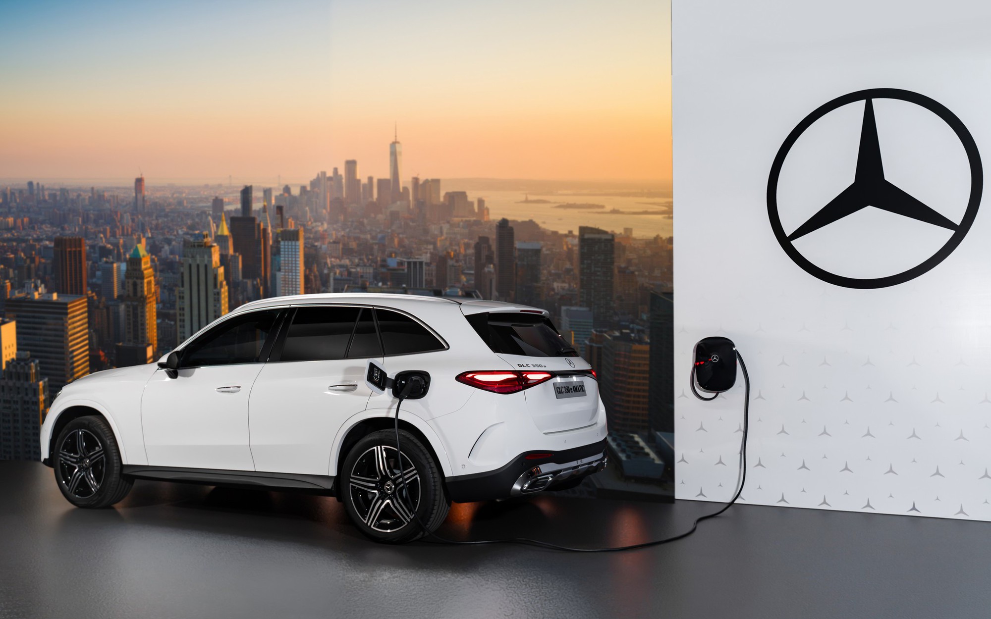 Xe Mercedes-Benz bán chạy nhất Việt Nam có thêm bản PHEV, giá 3 tỷ 