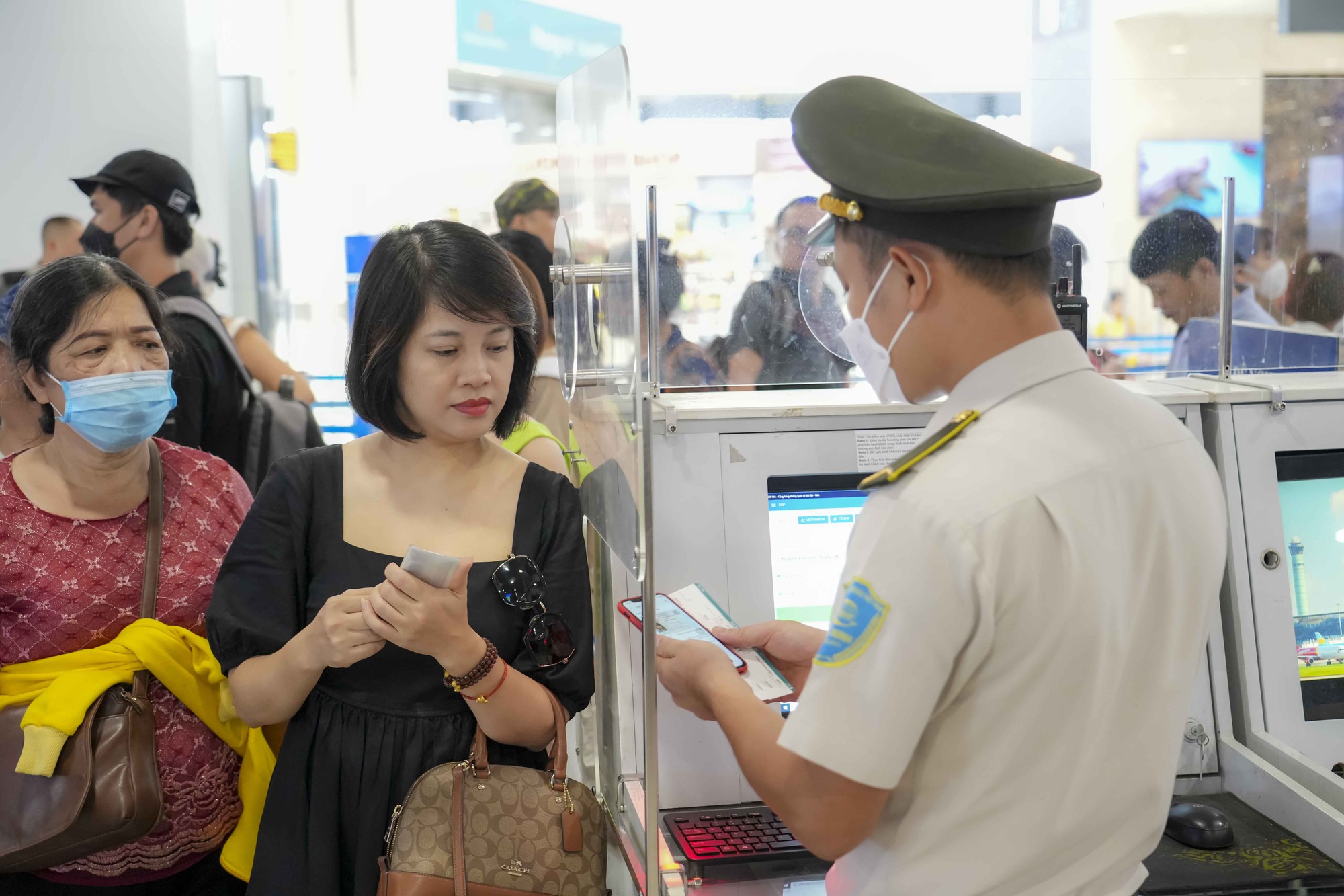 Công an cảnh báo tới toàn bộ người dân liên quan tới ảnh chân dung trên thẻ căn cước- Ảnh 1.