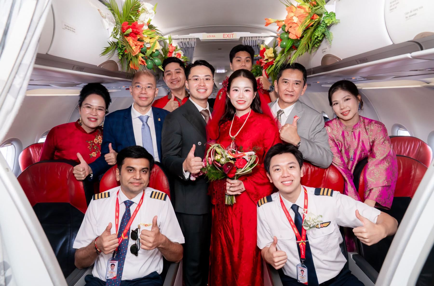 Đúng sáng 1/10, tỷ phú Nguyễn Thị Phương Thảo có mặt trên 1 chuyến bay đặc biệt - Ảnh 2.