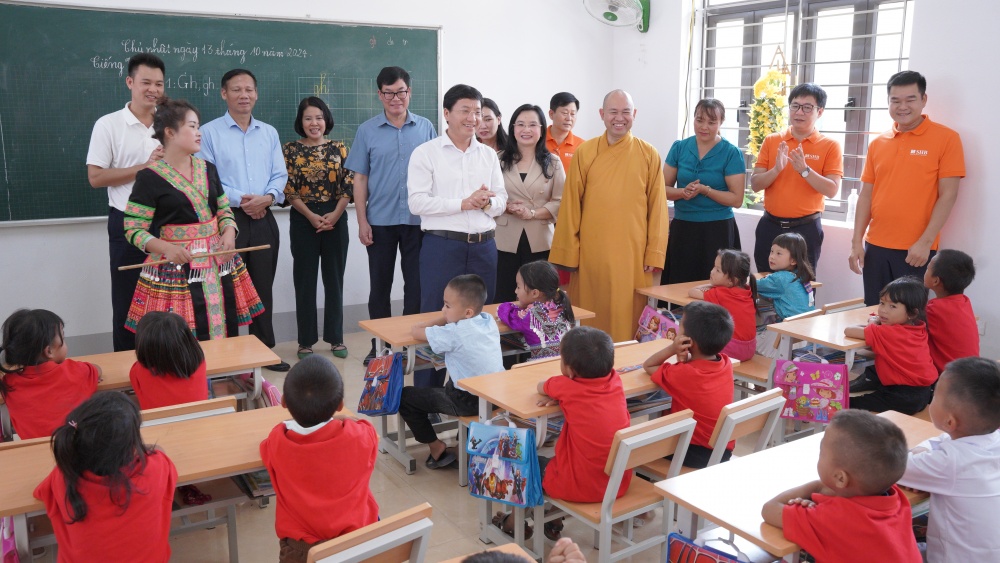 Một lá thư, một ước mơ và hành trình SHB nâng bước đến trường - Ảnh 2. Một lá thư, một ước mơ và hành trình SHB nâng bước đến trường - Ảnh 2.