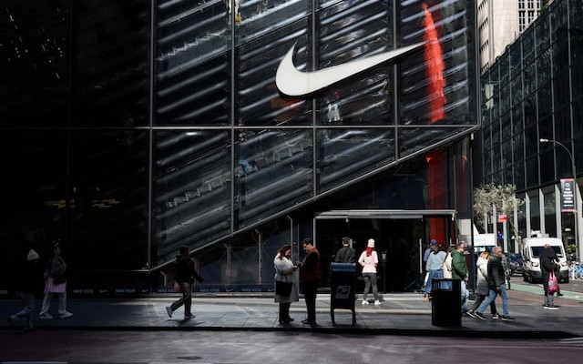Nike làm sao thế?