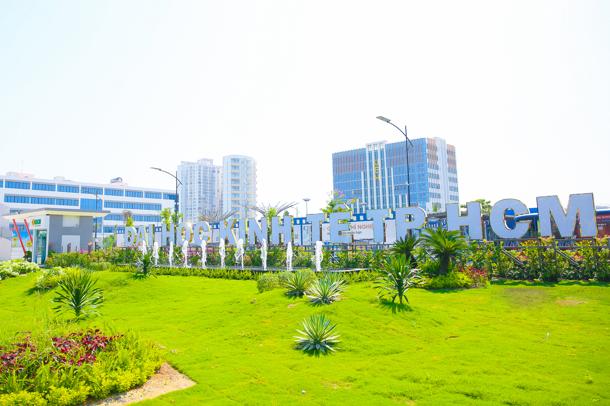 Việt Nam đang chứng kiến CLB đại học có doanh thu 1.000 tỷ đồng phình to: Xuất hiện nguồn thu tăng gấp 11 lần, nhiều trường còn vượt ngưỡng 2.000 tỷ đồng - Ảnh 3.