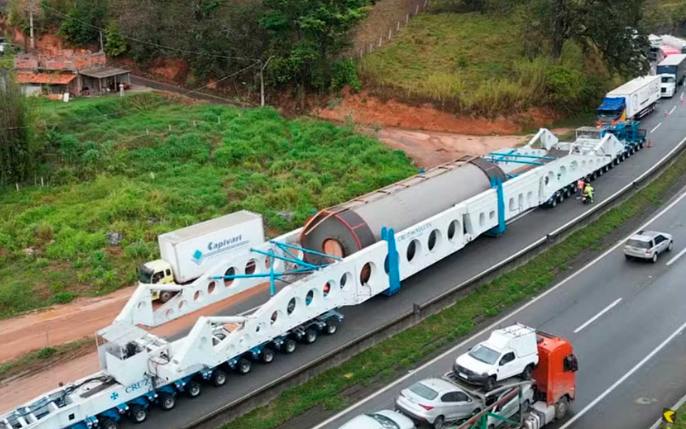 Phát hiện một xe moóc siêu trọng dài 123 mét, nặng 636 tấn di chuyển cùng đoàn xe hộ tống, thực hiện một nhiệm vụ chiến lược xuyên quốc gia