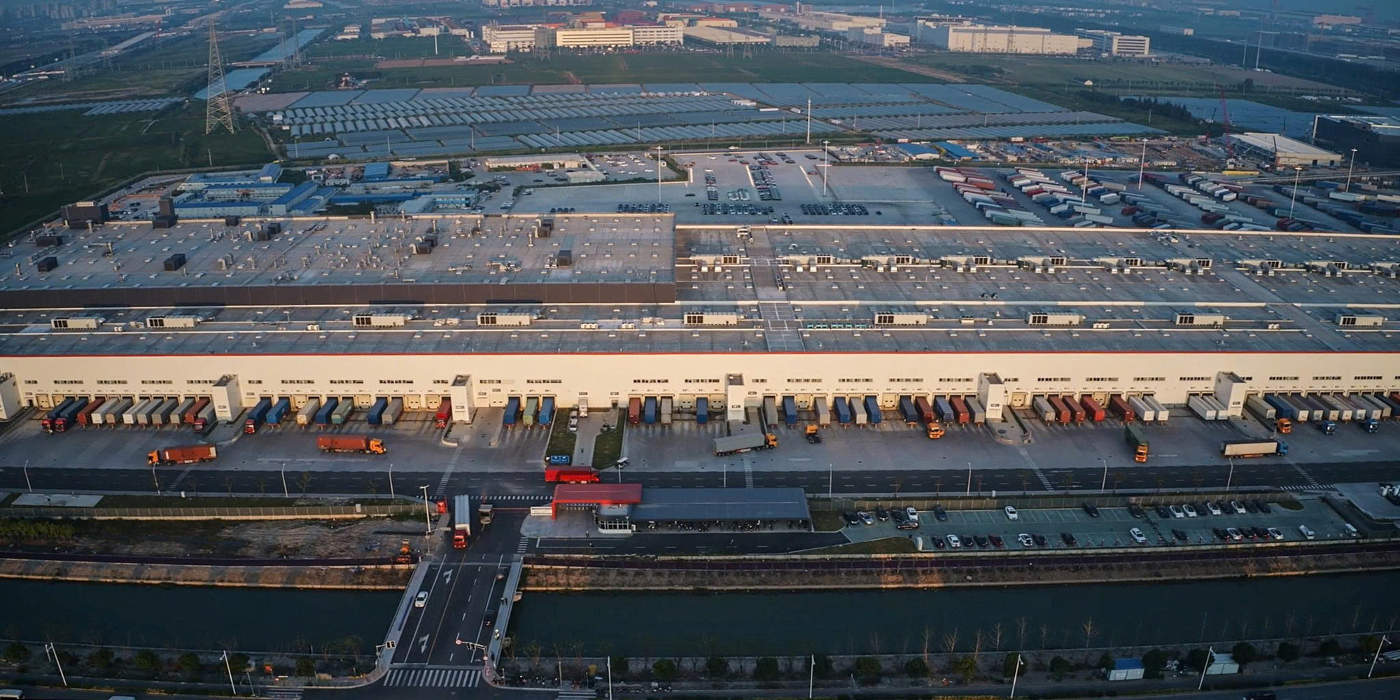Phát hiện kho hàng khổng lồ 660.000m2 của Trung Quốc sát vách Việt Nam liên tục có động thái mới, sở hữu nhiều công nghệ đặc biệt - Ảnh 1.
