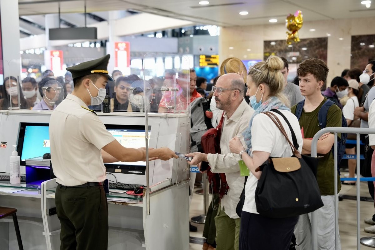 Cơ quan Thuế thông báo: Tất cả cá nhân có tên trong danh sách sau bị tạm hoãn xuất cảnh từ ngày hôm nay- Ảnh 1.