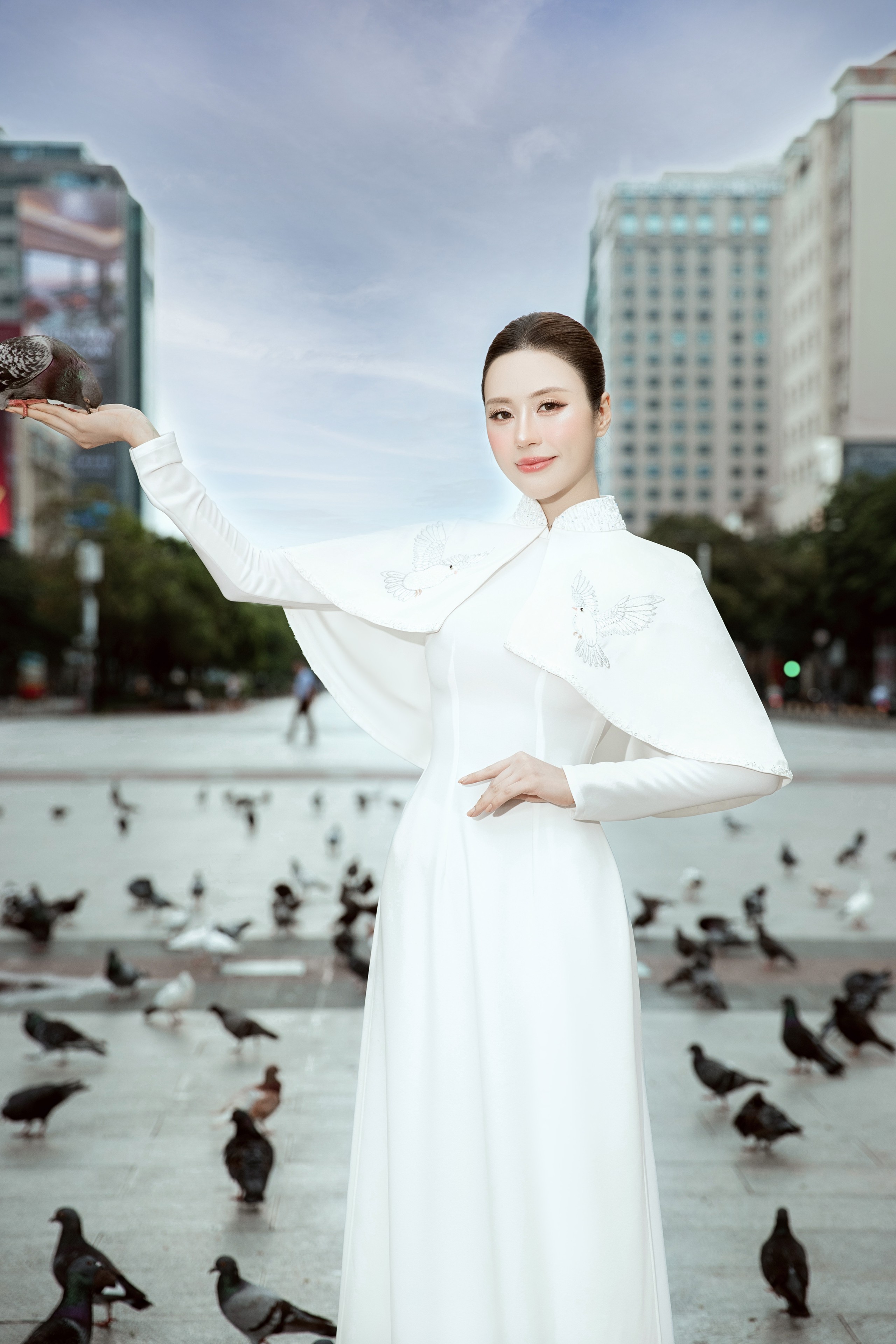 Hoa hậu Tô Diệp Hà bất ngờ xuất hiện tại loạt địa điểm nổi tiếng ở TP.HCM, gây chú ý với diện mạo mới đúng ngày 20/10 - Ảnh 1.