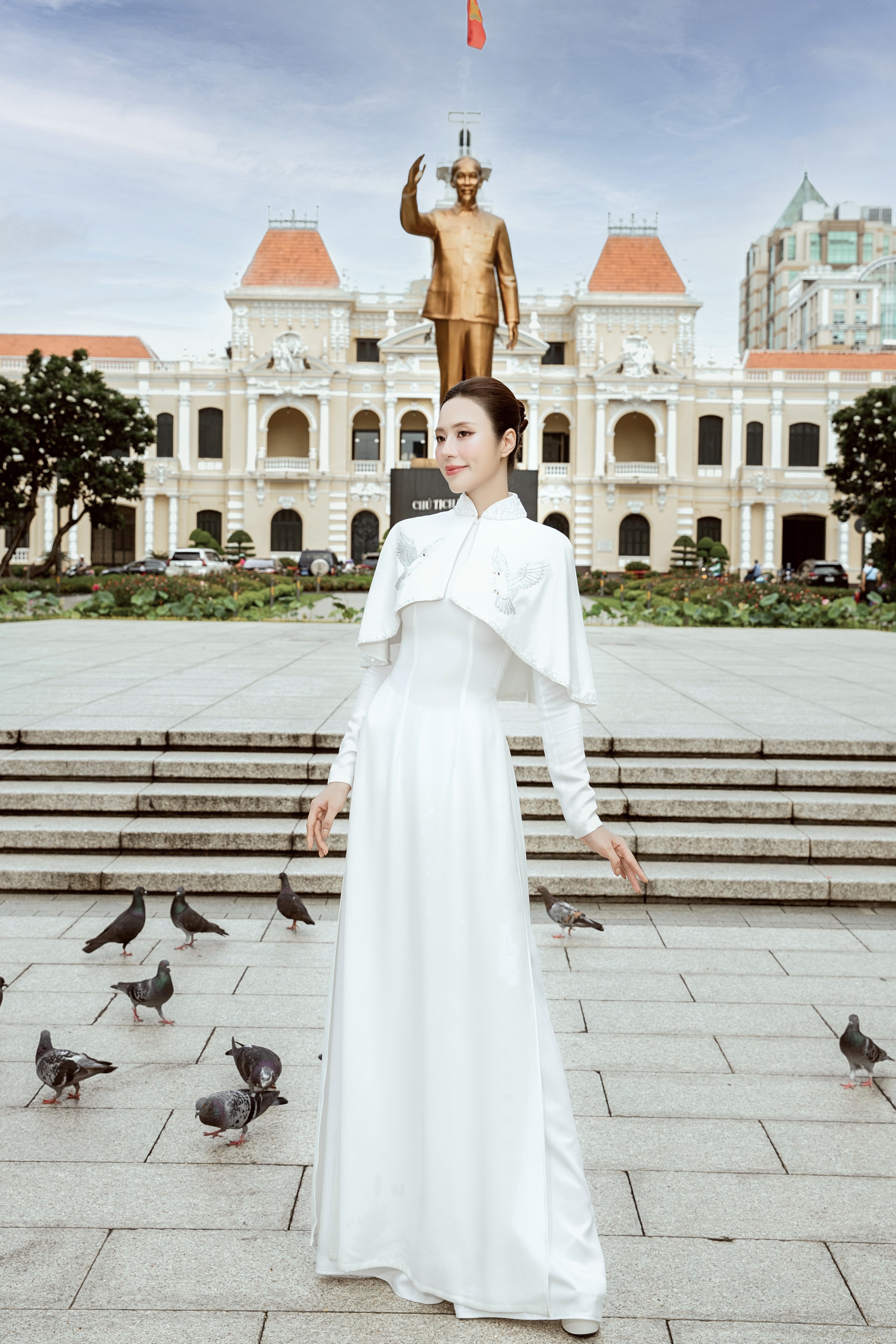 Hoa hậu Tô Diệp Hà bất ngờ xuất hiện tại loạt địa điểm nổi tiếng ở TP.HCM, gây chú ý với diện mạo mới đúng ngày 20/10 - Ảnh 2.