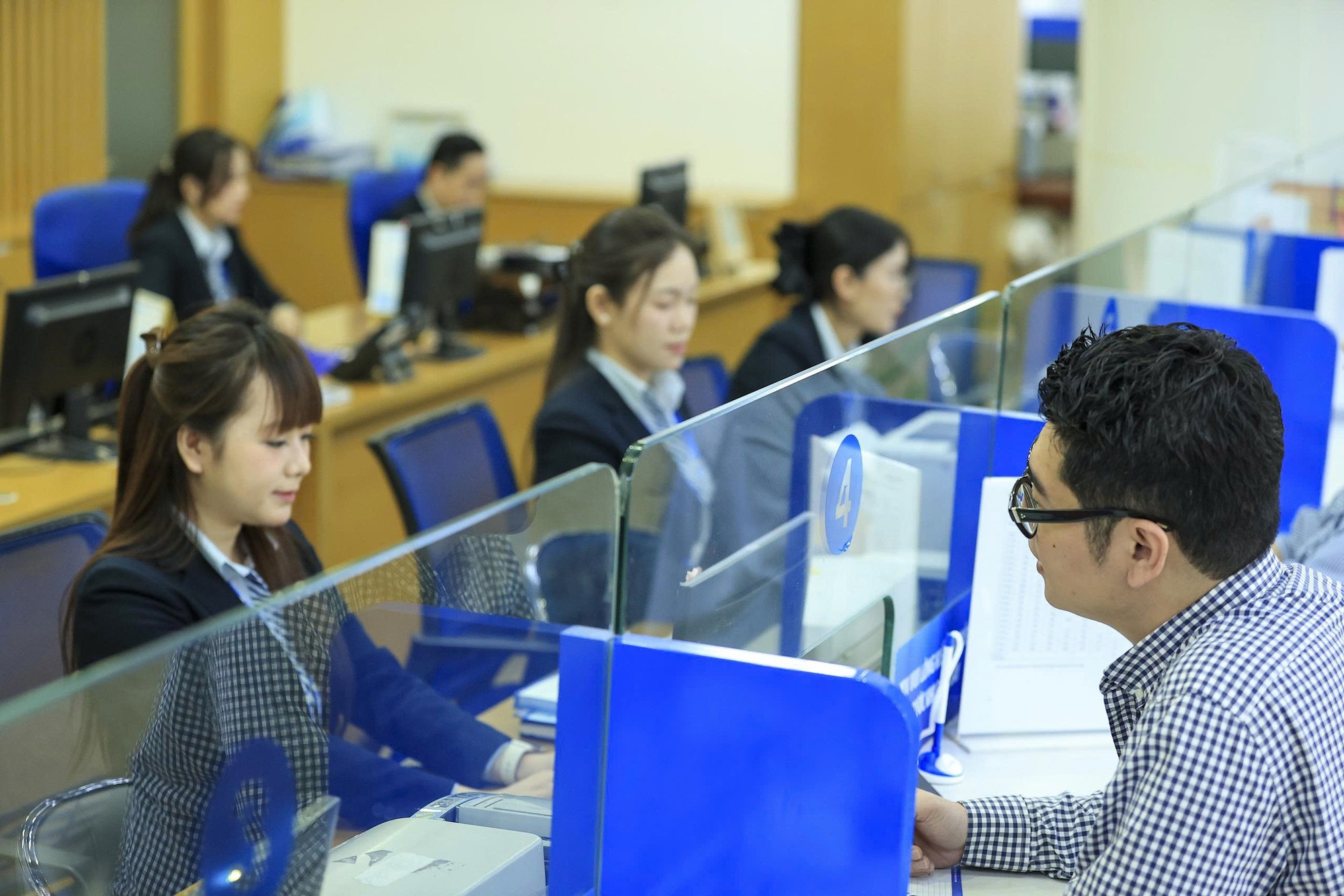 BAOVIET Bank 9 tháng: Đa dạng hóa nguồn thu, ưu tiên gia cố đệm an toàn - Ảnh 1. BAOVIET Bank 9 tháng: Đa dạng hóa nguồn thu, ưu tiên gia cố đệm an toàn - Ảnh 1.