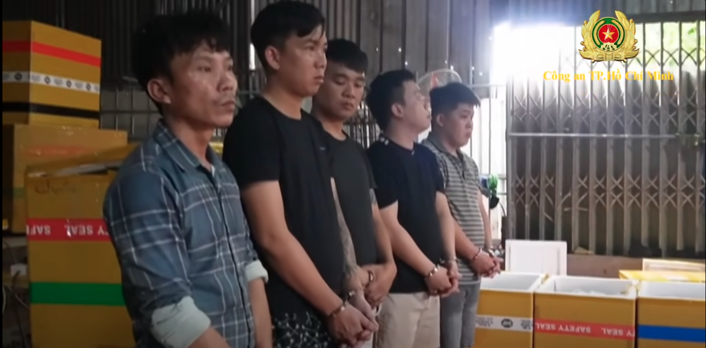Thi hành lệnh bắt tạm giam Lương Thị Thảo SN 1994 trong chuyên án đặc biệt lớn ở 4 tỉnh thành - Ảnh 3.