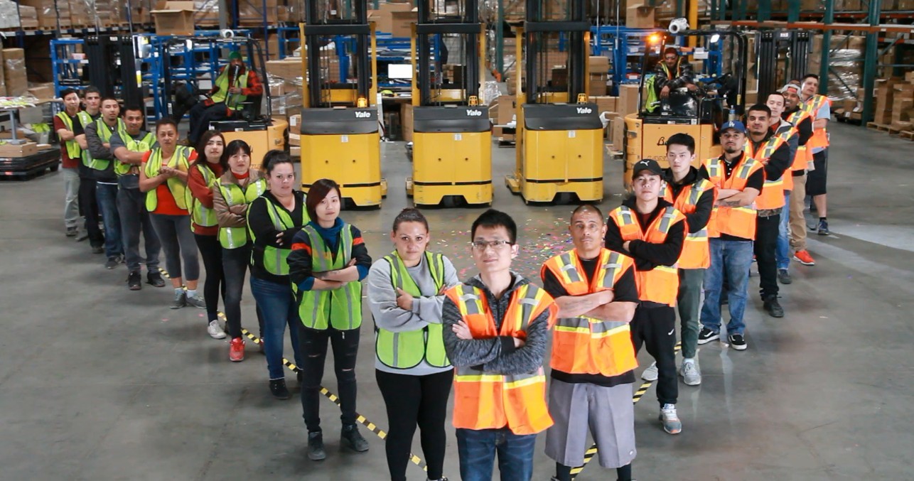 Phát hiện nam sinh khởi nghiệp từ năm 20 tuổi bằng những mặt hàng có giá chưa đến 4.000 đồng, 9 năm sau sở hữu tập đoàn quốc tế, tài sản gần 38.000 tỷ đồng - Ảnh 3.